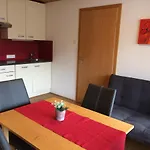Waeldermetzge Huettenzimmer Und Warth (Vorarlberg)