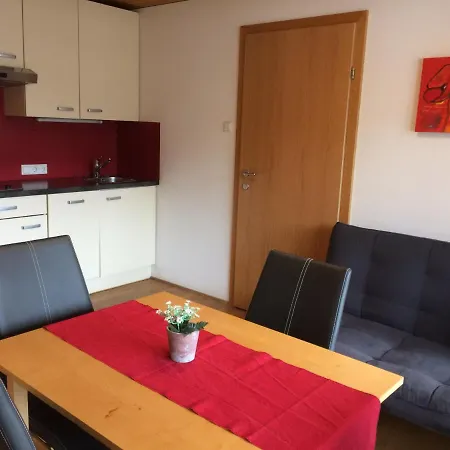 Waeldermetzge Huettenzimmer Und Warth (Vorarlberg)