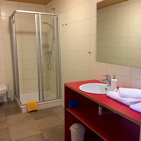 Waeldermetzge Huettenzimmer Und Warth (Vorarlberg)