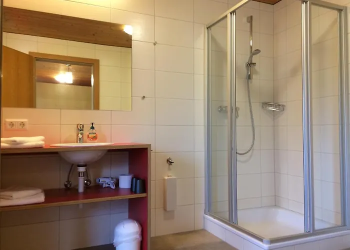 Waeldermetzge Huettenzimmer Und Warth (Vorarlberg)